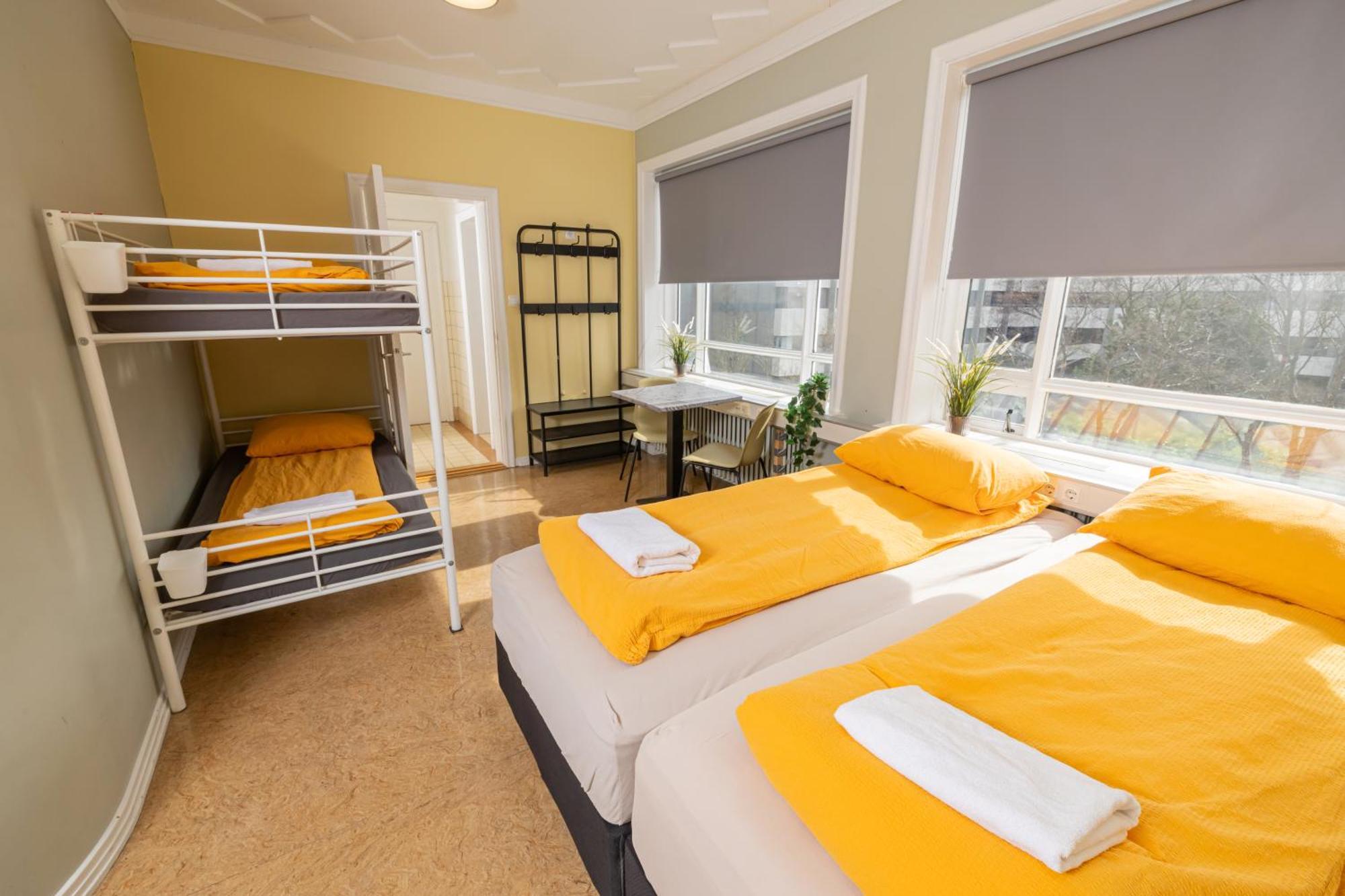 Familiensuite mit eigenem Bad